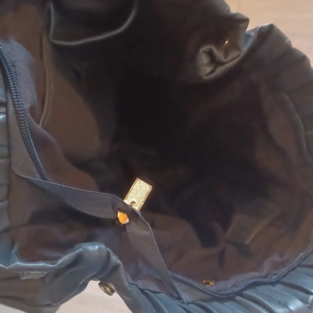 TIJN Rikke Black Pleated Vegan Leather Shoulder/Tote Bag